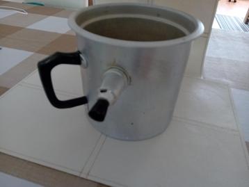 Vintage melkkoker met kook waarschuwing beschikbaar voor biedingen