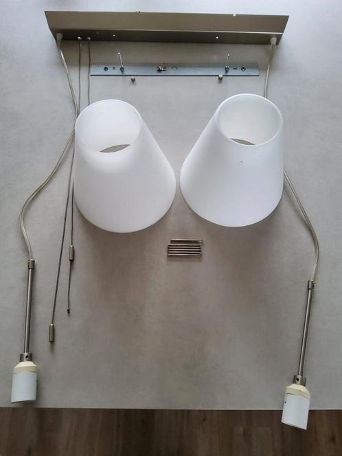 Hanglamp met 2 melkglas kappen, Huis en Inrichting, Lampen | Spots, Zo goed als nieuw, Ophalen