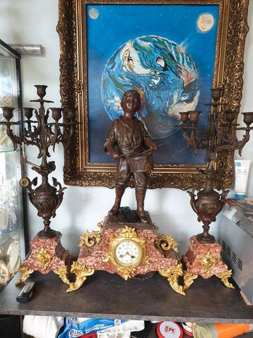 Antieke pendule set met jongen en trommel 70cm hoog beschikbaar voor biedingen