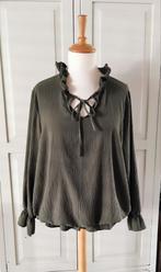 Legergroene blouse met roesels maat 44, Ophalen of Verzenden, Zo goed als nieuw, Maat 42/44 (L), Groen