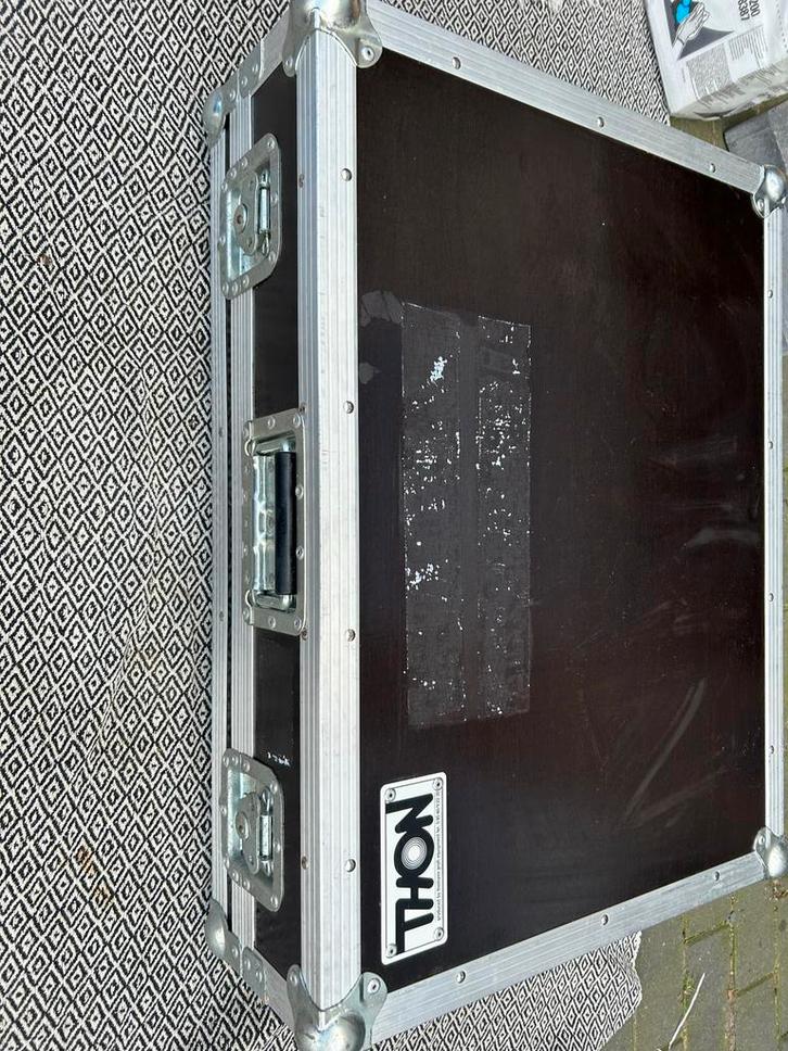Allen & Heath ZED-22FX Mengpaneel in Thon Flightcase, Muziek en Instrumenten, Mengpanelen, Gebruikt, 10 tot 20 kanalen, Microfooningang