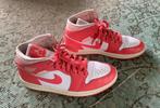 Air Jordan 1 mid strawberries & cream maat 41, Ophalen of Verzenden, Nike Air Jordan, Roze, Zo goed als nieuw