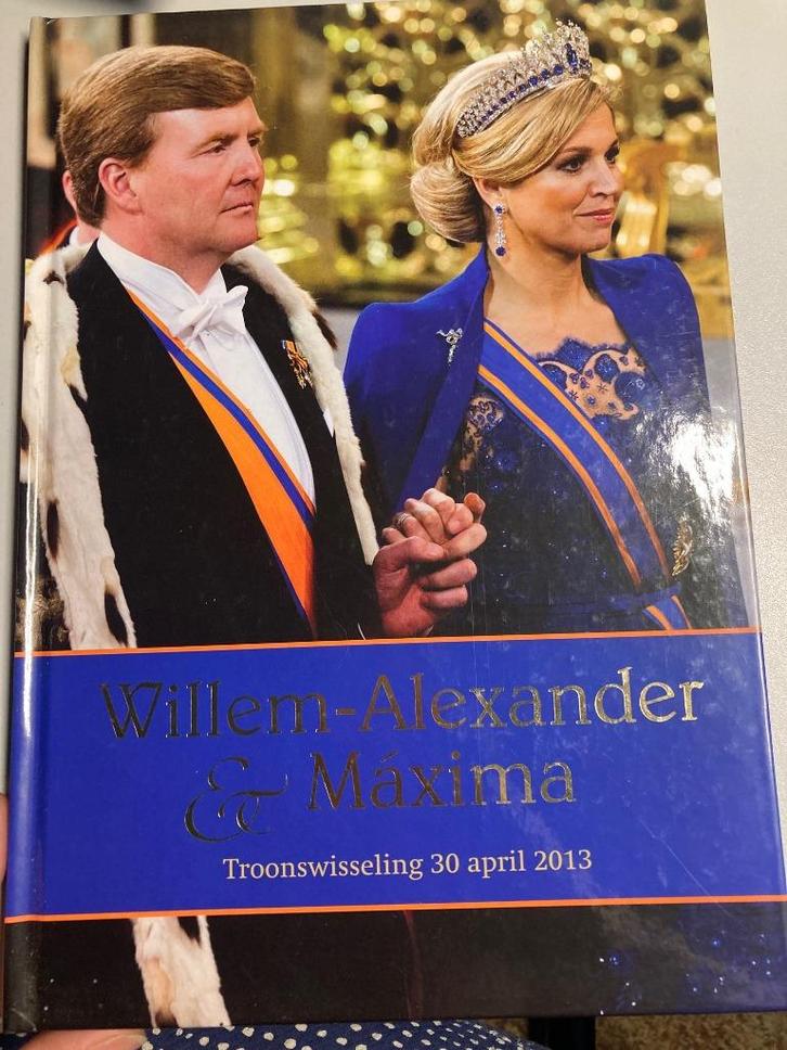 Koningshuis boeken-magazines, Verzamelen, Koninklijk Huis en Royalty, Zo goed als nieuw, Tijdschrift of Boek, Nederland, Verzenden