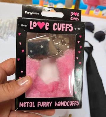 Roze Pluche Handboeien - Valentijn of Feest beschikbaar voor biedingen