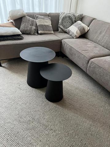 2x zwarte moderne bijzettafeltjes / salontafel / bijzettafel beschikbaar voor biedingen