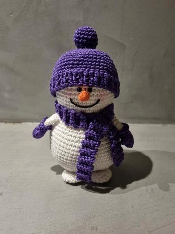 Gehaakte sneeuwpop in gewenste kleur beschikbaar voor biedingen