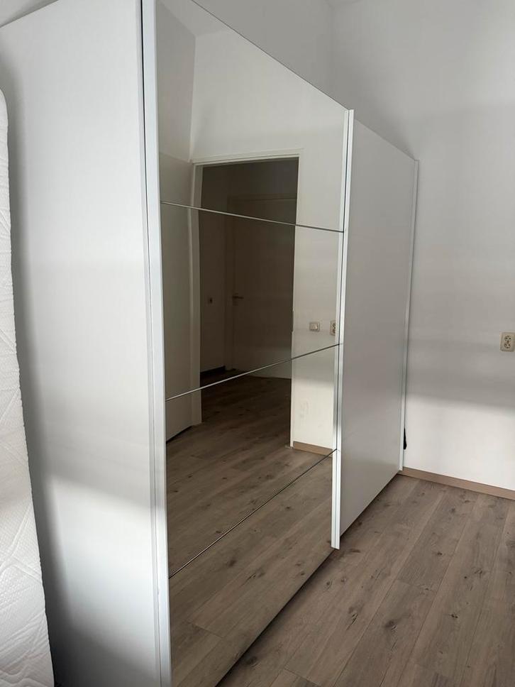 Grote Jysk kledingkast met schuifdeuren, Huis en Inrichting, Kasten | Kledingkasten, Gebruikt, 200 cm of meer, 50 tot 75 cm, Met deur(en)