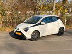 Toyota Aygo 1.0 Vvt-i 72pk 5D 2018 Wit (NL auto), Auto's, Toyota, Voorwielaandrijving, Stof, Euro 6, Wit