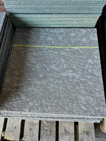 Partij Desso tapijttegels nieuw 50x50cm 8m2 grijs #77 beschikbaar voor biedingen