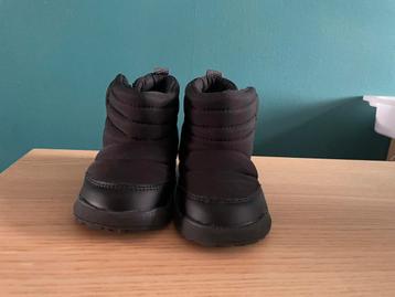 Warme waterafstotende laarsjes beschikbaar voor biedingen