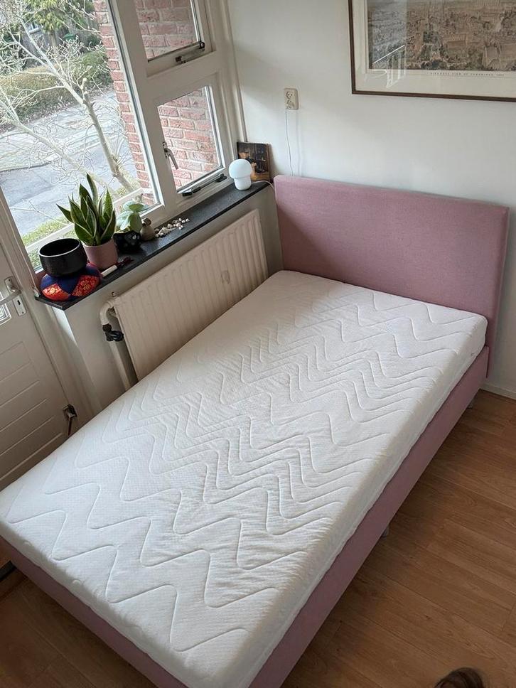 Boxspring twijfelaar roze, Huis en Inrichting, Slaapkamer | Bedden, Gebruikt, Twijfelaar, 120 cm, Stof, Overige kleuren, Ophalen