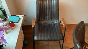Eetkamer stoelen beschikbaar voor biedingen