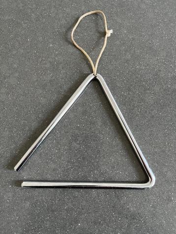 Mooie triangel (instrumentje) beschikbaar voor biedingen
