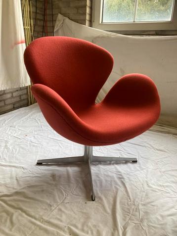 Rode Vintage Swan Chair Arne Jacobsen anno 1967 Fritz Hansen beschikbaar voor biedingen