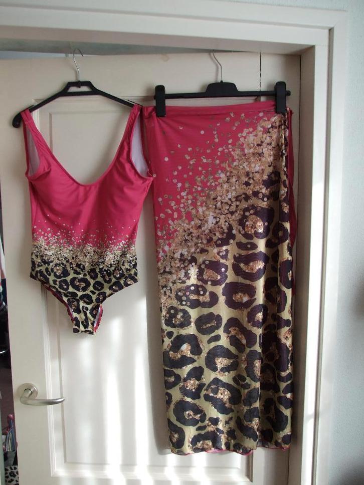 Nieuw badpak met bijpassende pareo maat 36, Kleding | Dames, Badmode en Zwemkleding, Nieuw, Badpak, Overige kleuren, Ophalen of Verzenden
