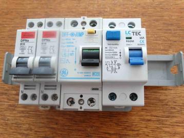 schakelautomaten op een Attema rail.  beschikbaar voor biedingen