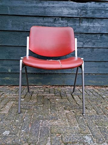 cool vintage chair for renovation red Design costeli dcs 106 beschikbaar voor biedingen