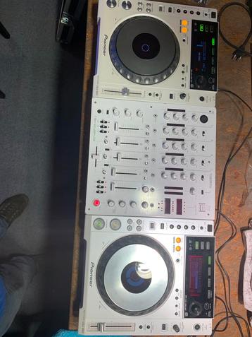 Dj set 2x pioneer cdj 850 en Reloop mixer beschikbaar voor biedingen