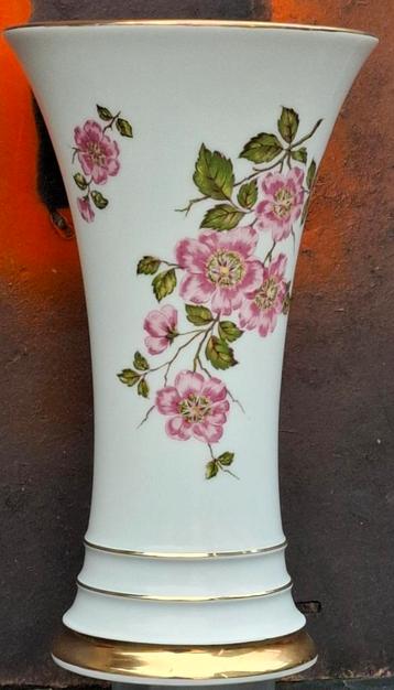 Vaas . WUNSIEDEL. 'R' Bavaria Porzellan. 24 cm. beschikbaar voor biedingen