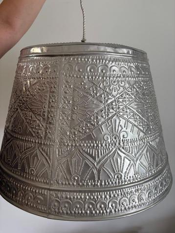 Grote metalen hanglamp met oosterse look  beschikbaar voor biedingen