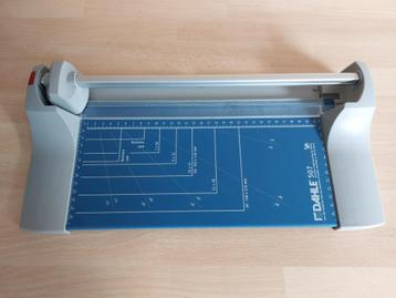 Nette en goedwerkende Dahle 507 papiersnijmachine. beschikbaar voor biedingen