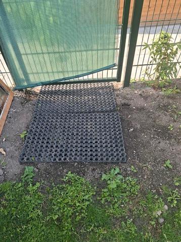 4 Ringmatten rubber beschikbaar voor biedingen