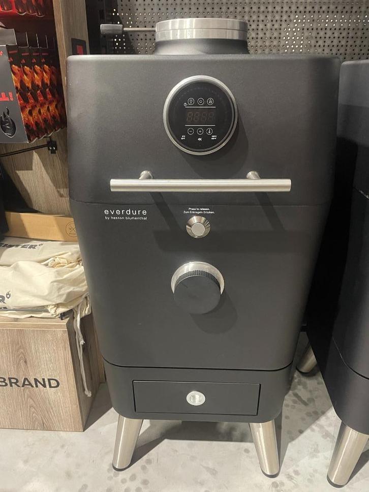 Everdure 4K kamado BBQ smoker bluetooth Nu voor: € 1549,-!!, Tuin en Terras, Houtskoolbarbecues, Nieuw, Ophalen of Verzenden