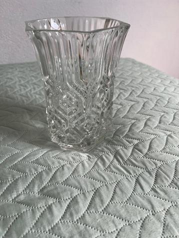 3 antiek kristallen vazen  beschikbaar voor biedingen