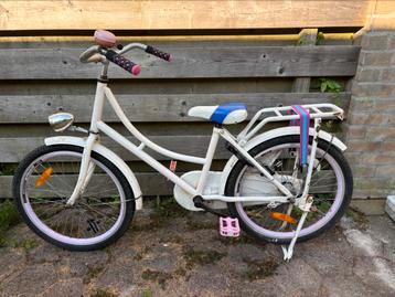 Meisjes fiets beschikbaar voor biedingen