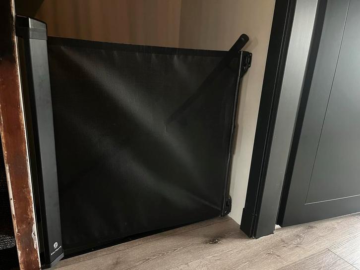 Oprolbaar traphekje kinderhekje zwart tot 120cm, Kinderen en Baby's, Traphekjes, Zo goed als nieuw, Oprolhekje, Overige materialen