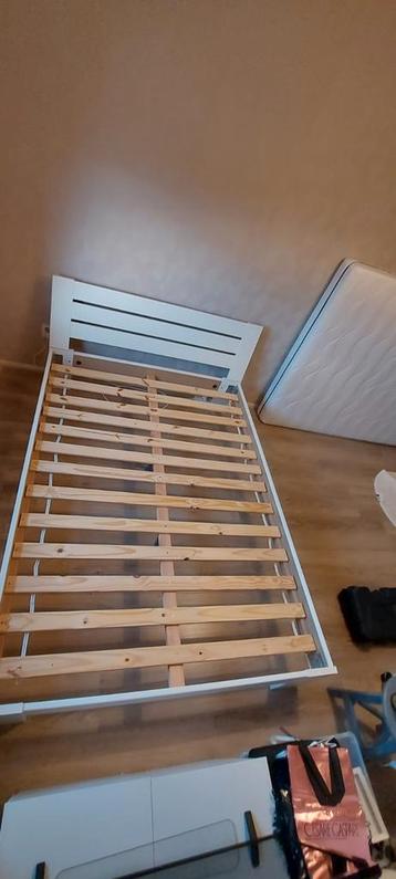 Tweepersoonsbed 140x200 cm (IKEA) - Met of zonder hoofdbord - afbeelding 1