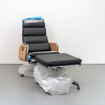 1x Vitra Eames Set EA 222 + 223 SoftPad Zwart - Chroom beschikbaar voor biedingen