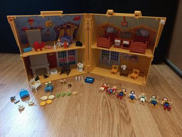 Playmobil poppenhuis  beschikbaar voor biedingen