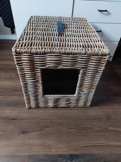 Mand en Style Kattenbak Cover Rotan., Dieren en Toebehoren, Kattenmanden, Zo goed als nieuw, Riet, Ophalen