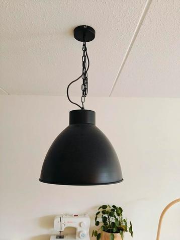 Industriële hanglamp (kwantum) beschikbaar voor biedingen