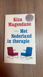 Kiza Magendane - Met Nederland in therapie, Boeken, Ophalen of Verzenden, Zo goed als nieuw, Kiza Magendane