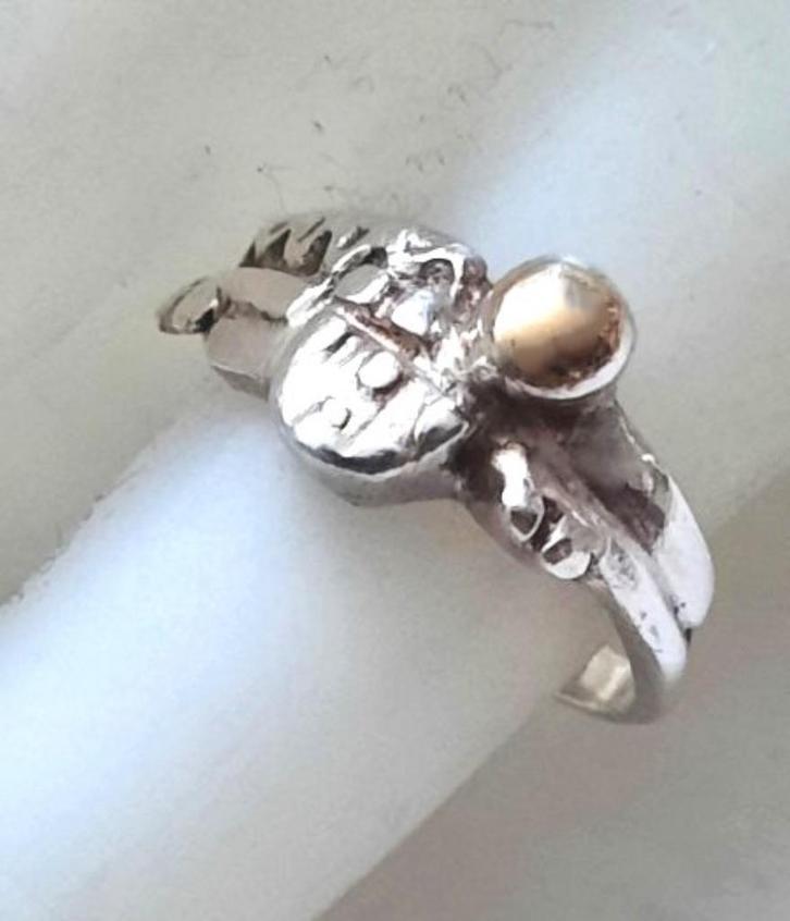 Leuke zilveren ring met verguld bolletje, Sieraden, Tassen en Uiterlijk, Ringen, Zo goed als nieuw, Dame, Kleiner dan 17, Zilver
