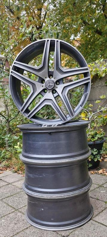 Mooie rechte 22 inch amg velgen met banden erbij, beschikbaar voor biedingen