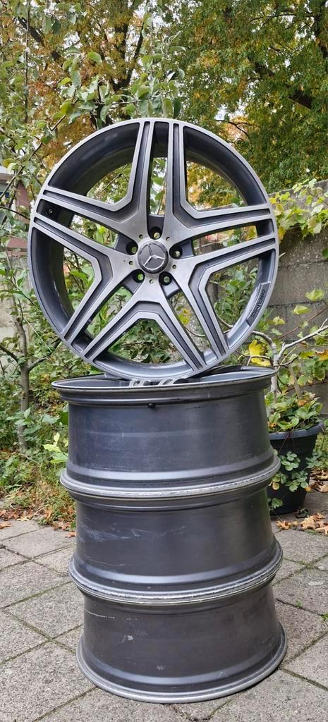 Mooie rechte 22 inch amg velgen met banden erbij,, Auto-onderdelen, Banden en Velgen, Velg(en), Zomerbanden, Overige maten, Ophalen of Verzenden