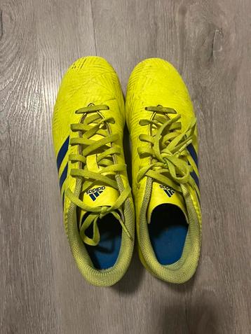 Adidas meneziz voetbalschoenen gras veld maat 40 jongens beschikbaar voor biedingen
