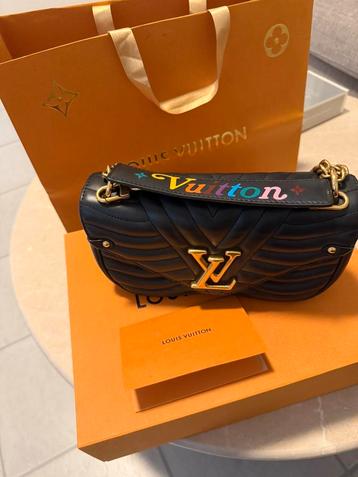 Louis Vuitton New Wave MM tas beschikbaar voor biedingen