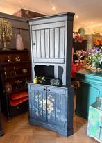 Vintage hoekkast oud hoek buffet kast buffetkast kastje VdlM, Huis en Inrichting, Kasten | Buffetkasten, Ophalen, Met deur(en)