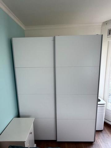 Kledingkast met schuifdeuren - 200x150x60 cm beschikbaar voor biedingen