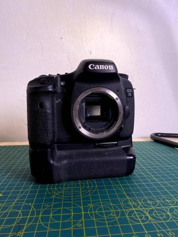 Canon 7D + batterygrip + 2 batterijen + CF Card beschikbaar voor biedingen