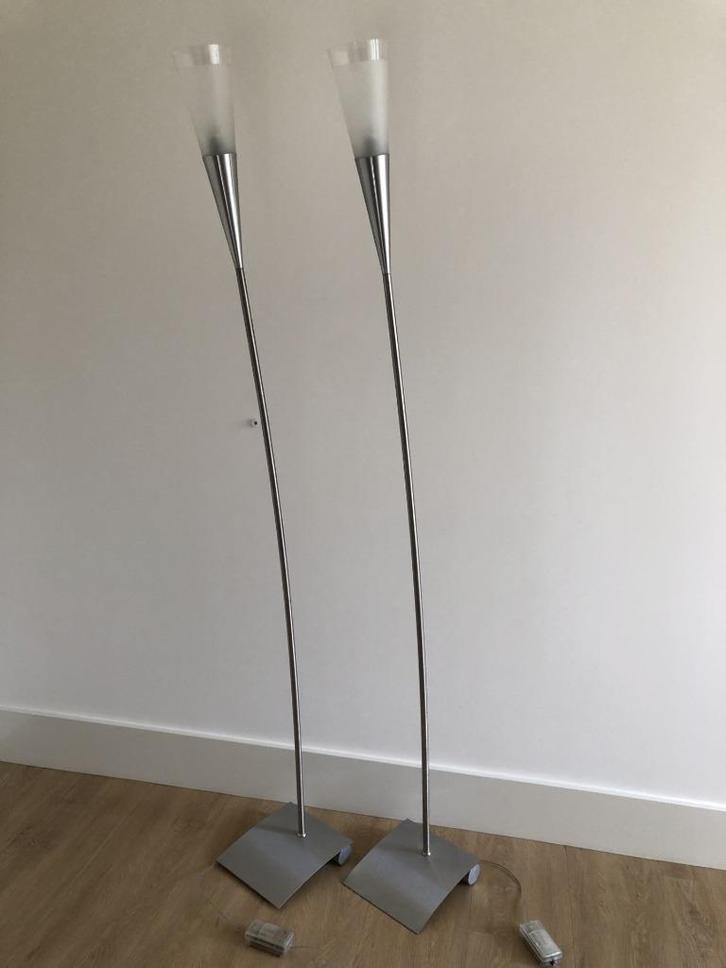 Hala lamp, type 667, geschuurd aluminium, dimbaar, als nieuw, Huis en Inrichting, Lampen | Vloerlampen, Zo goed als nieuw, 150 tot 200 cm