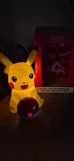 Pikachu Lamp & Poké Ball Speaker - Nieuw in Doos!, Ophalen of Verzenden, Nieuw, Overige typen