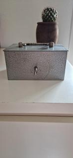 Klein metalen geldkistje incl sleutel, Ophalen of Verzenden, Zo goed als nieuw, Overige kleuren