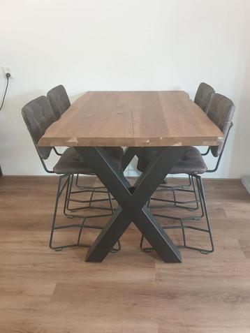 Eikenhouten eettafel