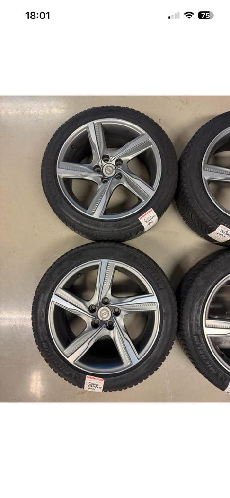 Volvo velgen met winterbanden, Auto-onderdelen, Banden en Velgen, Banden en Velgen, Winterbanden, 17 inch, 215 mm, Ophalen