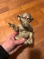 Horen zien en zwijgen aapjes, Ophalen